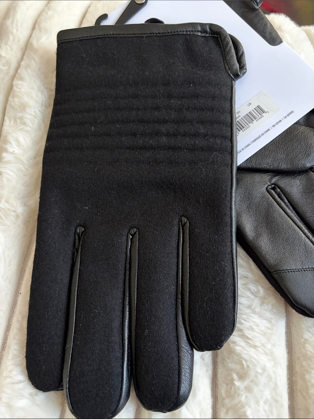 Calvin Klein Men's Black Fleece-Lined Touchscreen-Compatible Gloves - Picture 6 of 6